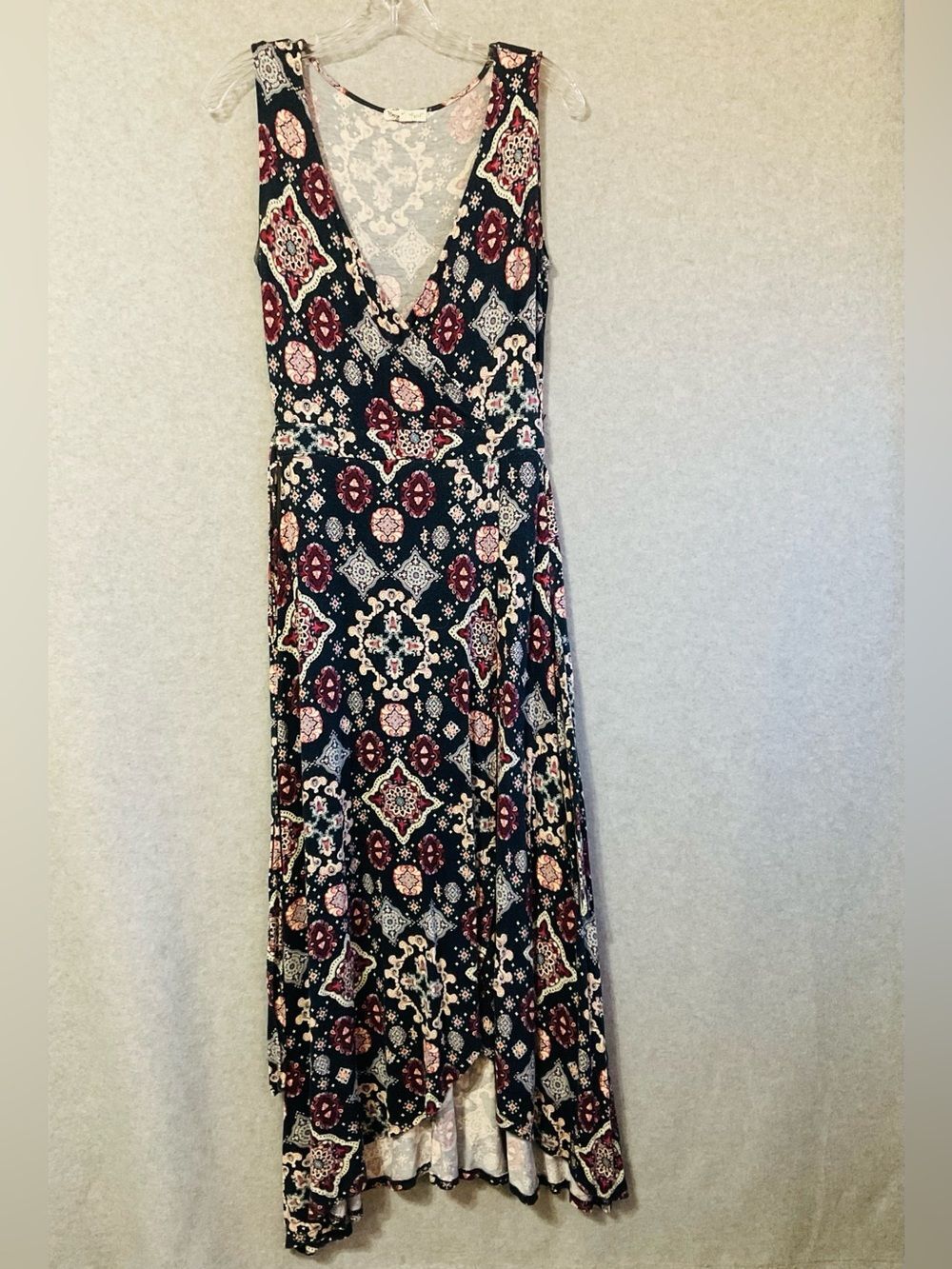 About a Girl Sleeveless Navy Floral Medallion wrap  Maxi Dress sz S